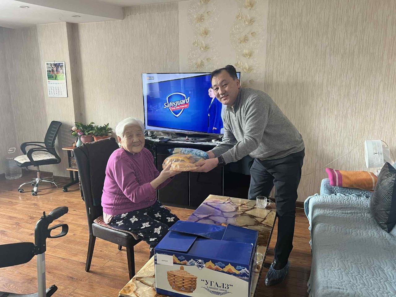 АХМАДУУДДАА ХҮНДЭТГЭЛ ҮЗҮҮЛЭВ